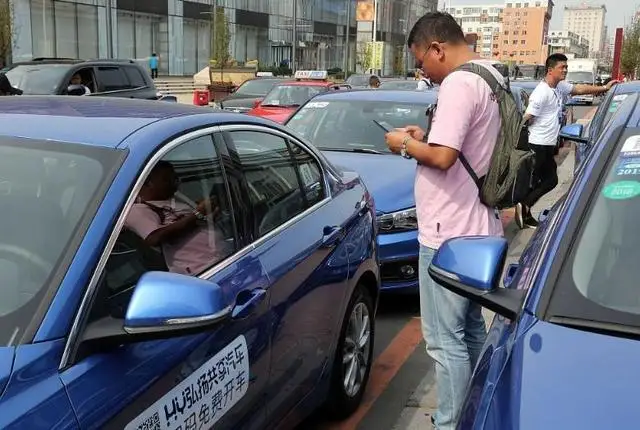 多地对网约车按下“暂停键”，发布相关风险预警，网约车何去何从