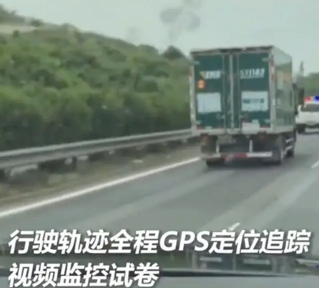 网友高速偶遇高考试卷押送车队：为考生保驾护航的背后努力