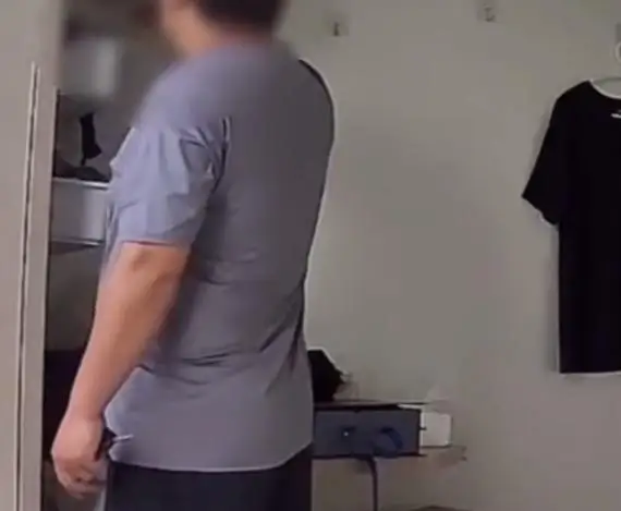 男房东多次私闯女租客房间,在床上翻找东西,当事人已报警 男房东多次私闯女租客房间,在床上翻找东西,当事人已报警