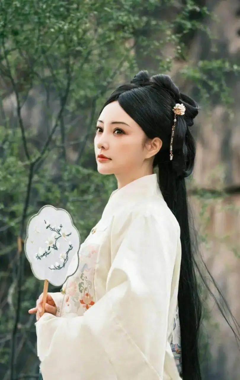 李小璐复出？乐华吸血王一博？阿娇是双？宋威龙恋爱毁事业？张柏芝艳压赵露思？
