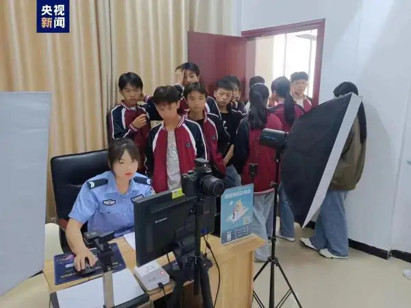 135名中考生身份证被洪水冲走，民警开启“极限冲刺”