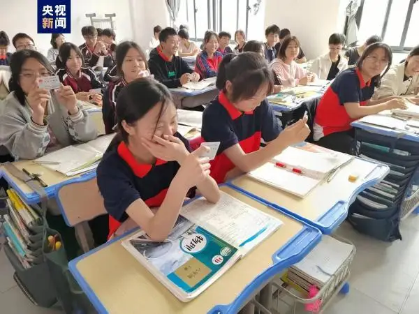 135名中考生身份证被洪水冲走，民警开启“极限冲刺”