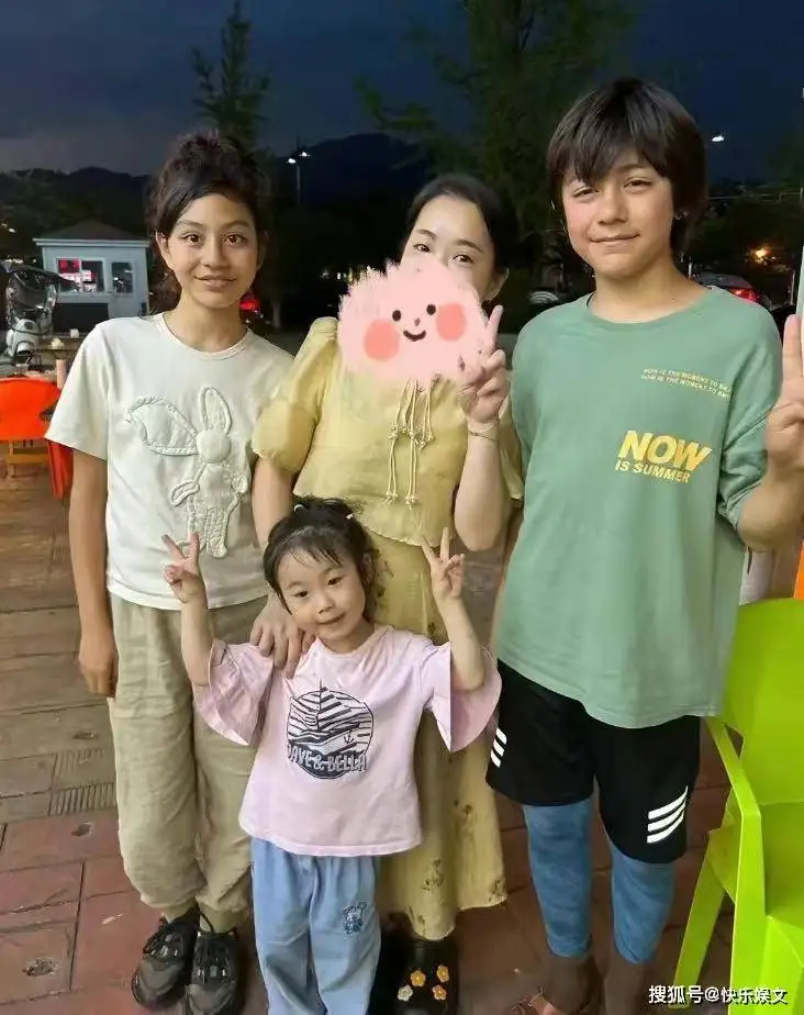 刘烨小1岁娇妻老到认不出！头发花白皱纹明显，样子似邋遢大婶