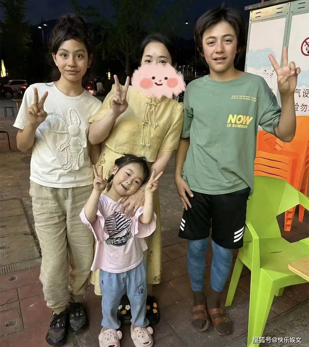 刘烨小1岁娇妻老到认不出！头发花白皱纹明显，样子似邋遢大婶