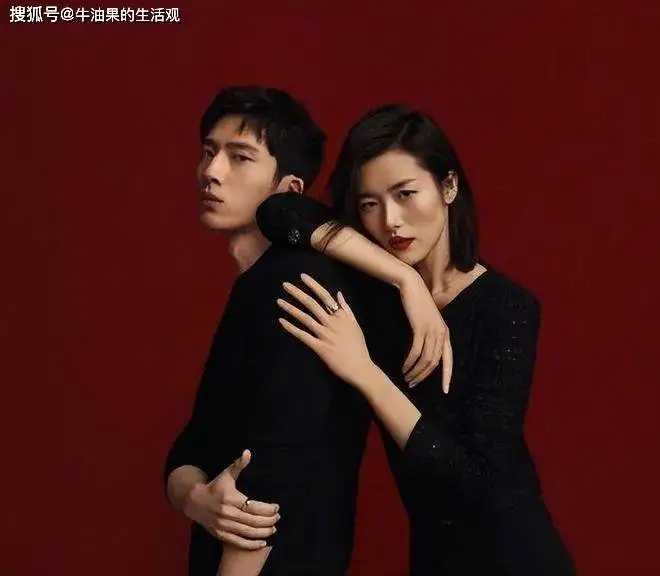 井柏然刘雯官宣结婚：不公开恋情不秀恩爱，直接结婚燃炸了