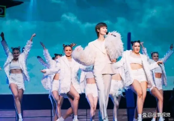 半个奢侈品圈都在李宇春演唱会,春春从来不会辜负舞台! 半个奢侈品圈都在李宇春演唱会,春春从来不会辜负舞台!