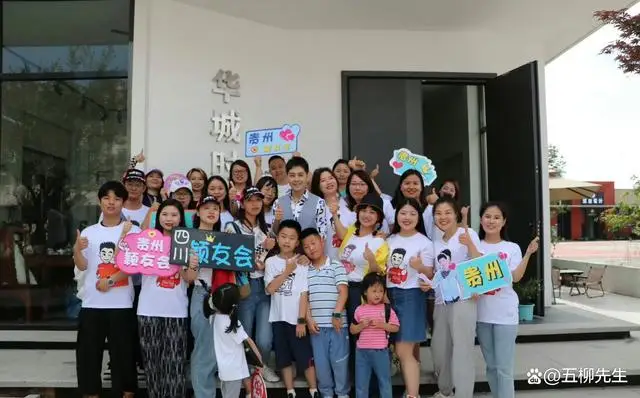 48岁林志颖车祸后首亮相参加商演!颜值依然能打,粉丝组团支持 48岁林志颖车祸后首亮相参加商演!颜值依然能打,粉丝组团支持