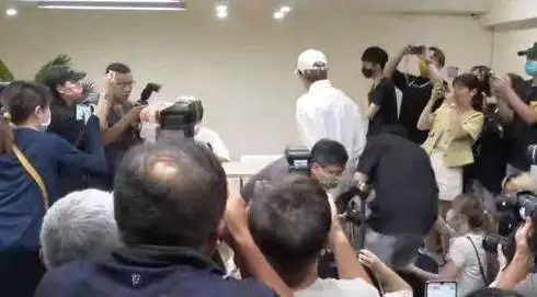 台媒曝炎亚纶去记者会未提前告知 带7名工作人员闯入现场