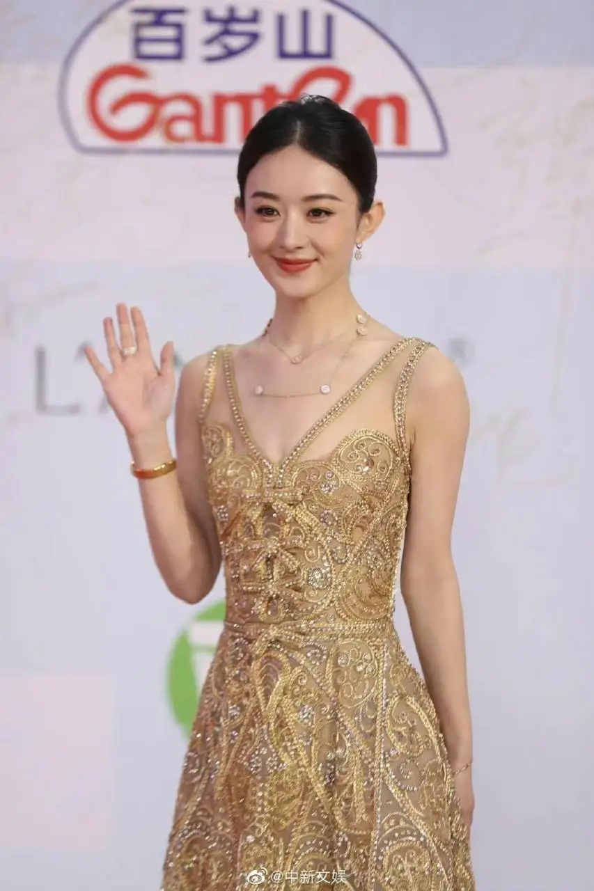 【赵丽颖白玉兰红毯比心】赵丽颖白玉兰红毯笑得好甜
