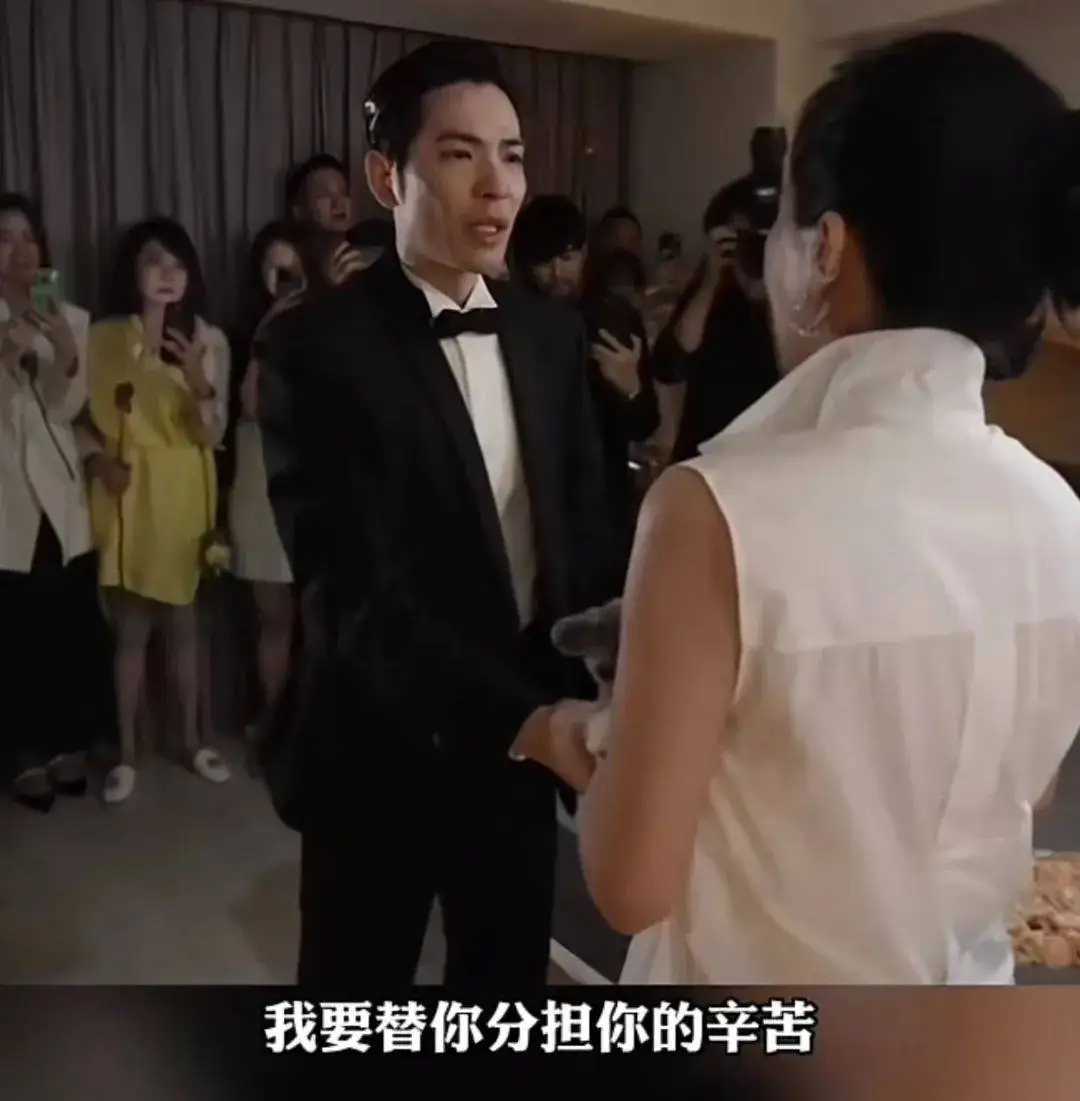 36岁萧敬腾求婚50岁经纪人，现场叫未婚妻妈妈，网友：恋母情结？
