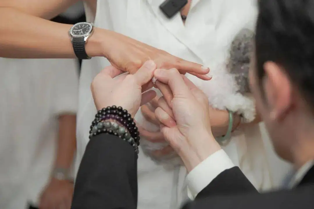 36岁萧敬腾求婚50岁经纪人，现场叫未婚妻妈妈，网友：恋母情结？