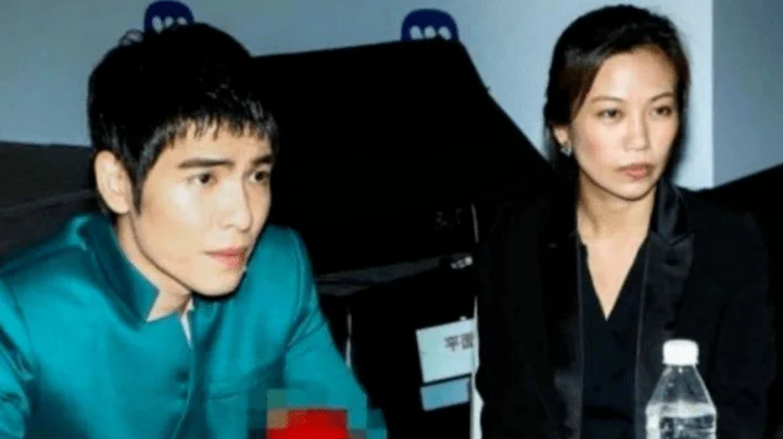 36岁萧敬腾求婚50岁经纪人，现场叫未婚妻妈妈，网友：恋母情结？
