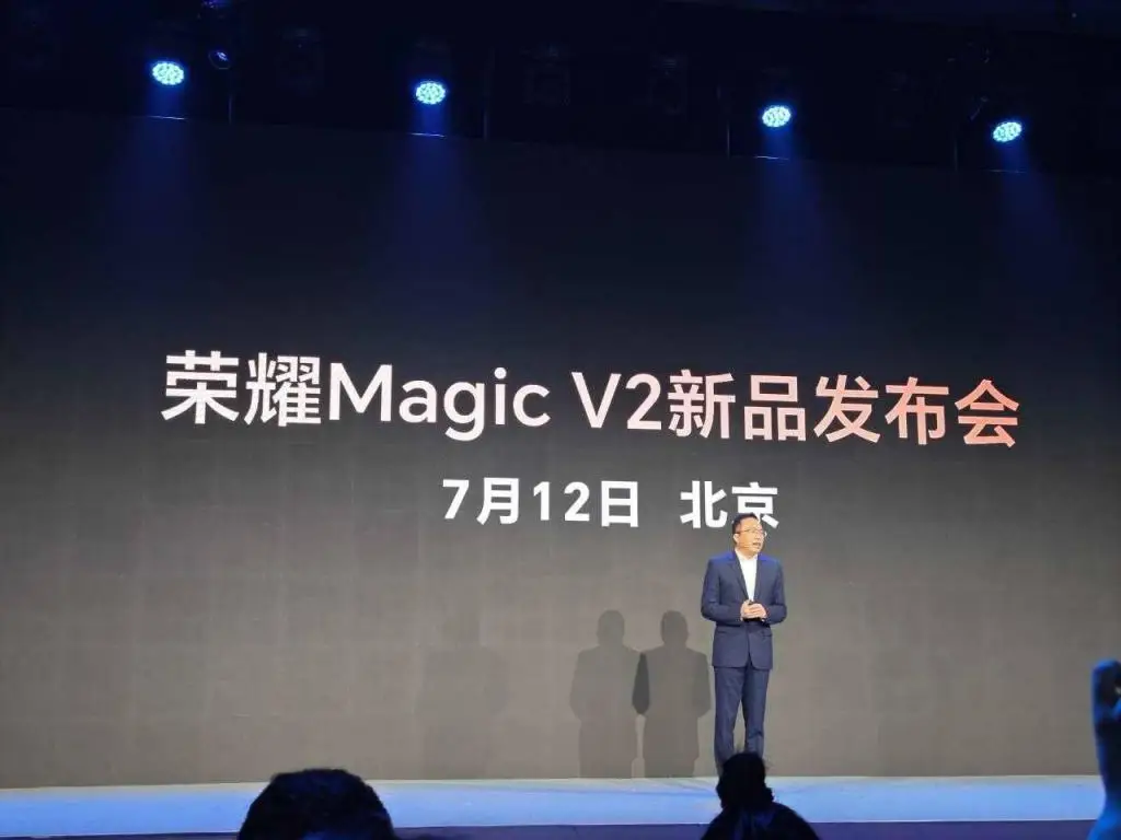 荣耀突放大招：全球首款 AI 大模型国产手机即将发布！