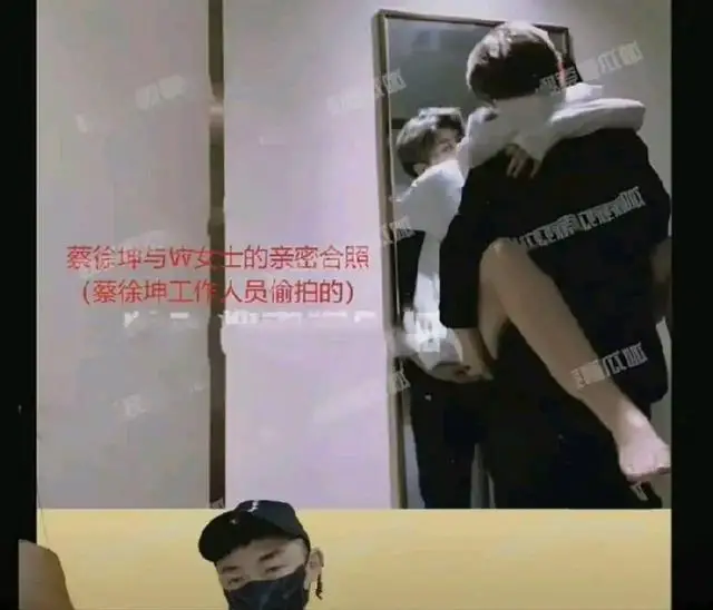 蔡徐坤回应“亲密照”:不是我,纯属谣言,已报警! 蔡徐坤回应“亲密照”:不是我,纯属谣言,已报警!