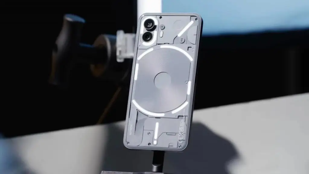 NothingPhone2 真机上手 灰色透明机身发光 LED 灯条 NothingPhone2 真机上手 灰色透明机身发光 LED 灯条