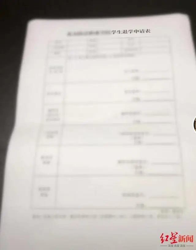 男生疑制止霸凌遭辱骂自曝退学,老师:网上视频掐头去尾,有人蹭网红 男生疑制止霸凌遭辱骂自曝退学,老师:网上视频掐头去尾,有人蹭网红