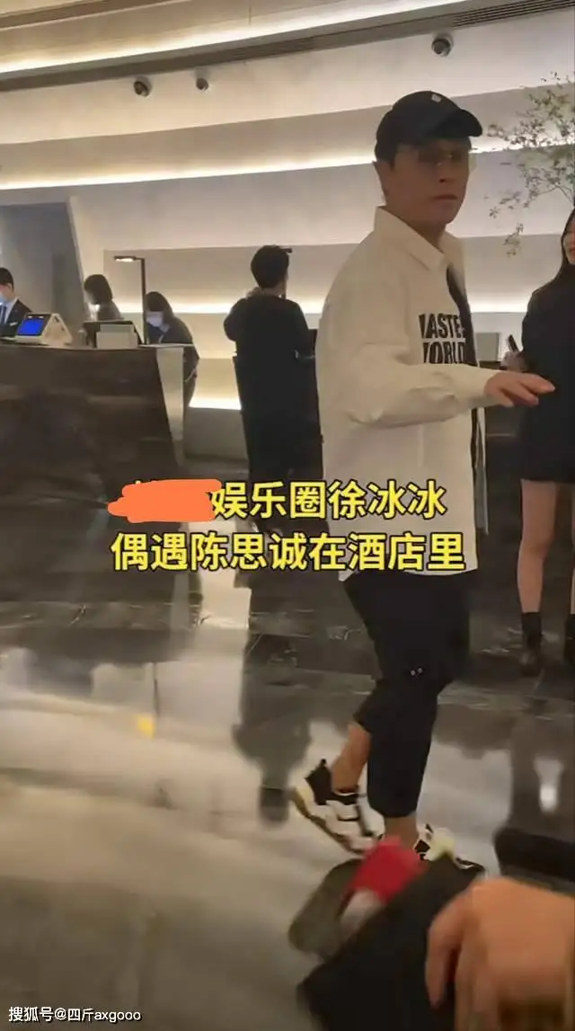 导演陈思诚现身酒店惹争议，身后跟随四名美女，个个貌美身材出众