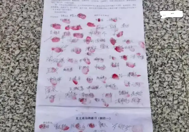 七旬老人为救被殴女子,惨遭男子连捅数刀,百位村民按手印讨说法 七旬老人为救被殴女子,惨遭男子连捅数刀,百位村民按手印讨说法