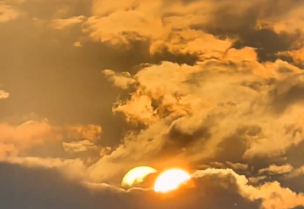 男子拍到“两个太阳”藏在云层中 专家：属于“幻日奇观” 与大气中出现冷气团等有关