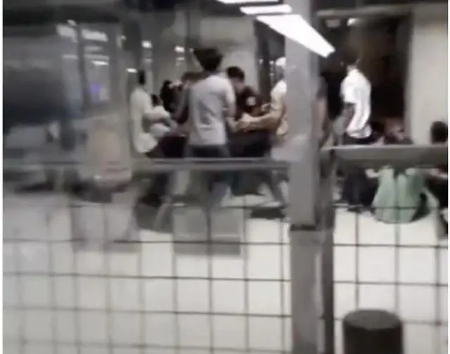 印尼工厂离奇事件:百人“附身”引发集体歇斯底里 印尼工厂离奇事件:百人“附身”引发集体歇斯底里