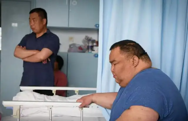 男子为减肥每天一顿饭,半年暴瘦30斤却患重病,医生:幸好来得早 男子为减肥每天一顿饭,半年暴瘦30斤却患重病,医生:幸好来得早