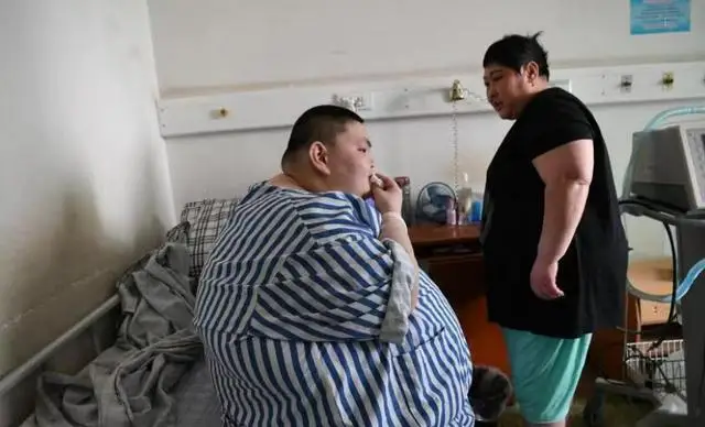 男子为减肥每天一顿饭,半年暴瘦30斤却患重病,医生:幸好来得早 男子为减肥每天一顿饭,半年暴瘦30斤却患重病,医生:幸好来得早