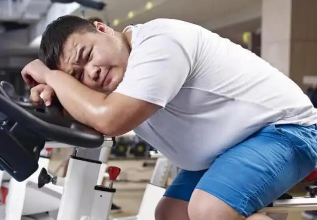 男子为减肥每天一顿饭,半年暴瘦30斤却患重病,医生:幸好来得早 男子为减肥每天一顿饭,半年暴瘦30斤却患重病,医生:幸好来得早