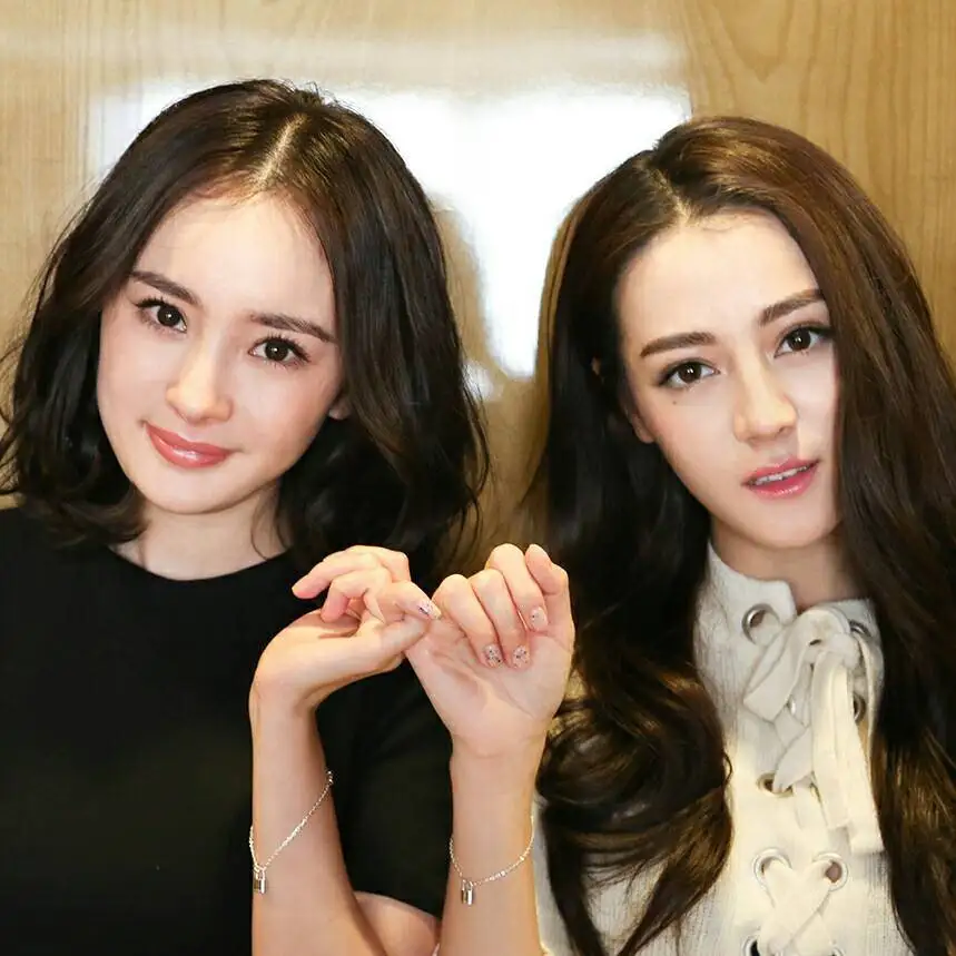 新疆女星迪丽热巴续约嘉行当一姐！她昔日众多角色美爆了