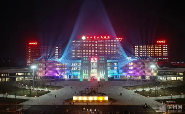 医院举行亮灯仪式被网友吐槽像KTV?山东一医院回应 医院举行亮灯仪式被网友吐槽像KTV?山东一医院回应