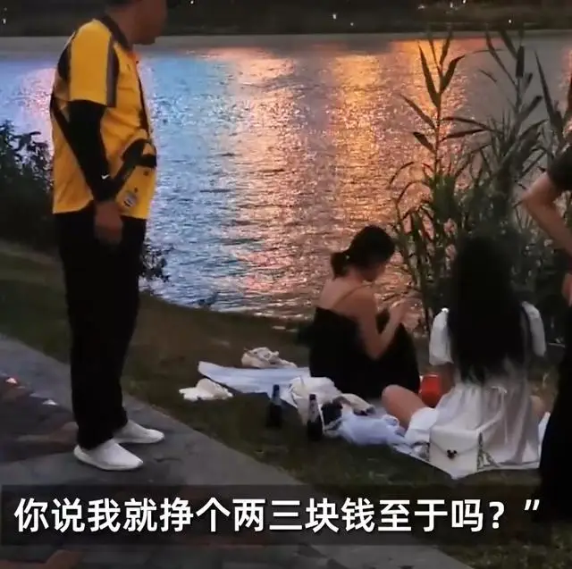 广西两女子露营点餐定位江边电话不接,外卖员找到崩溃:太欺负人 广西两女子露营点餐定位江边电话不接,外卖员找到崩溃:太欺负人