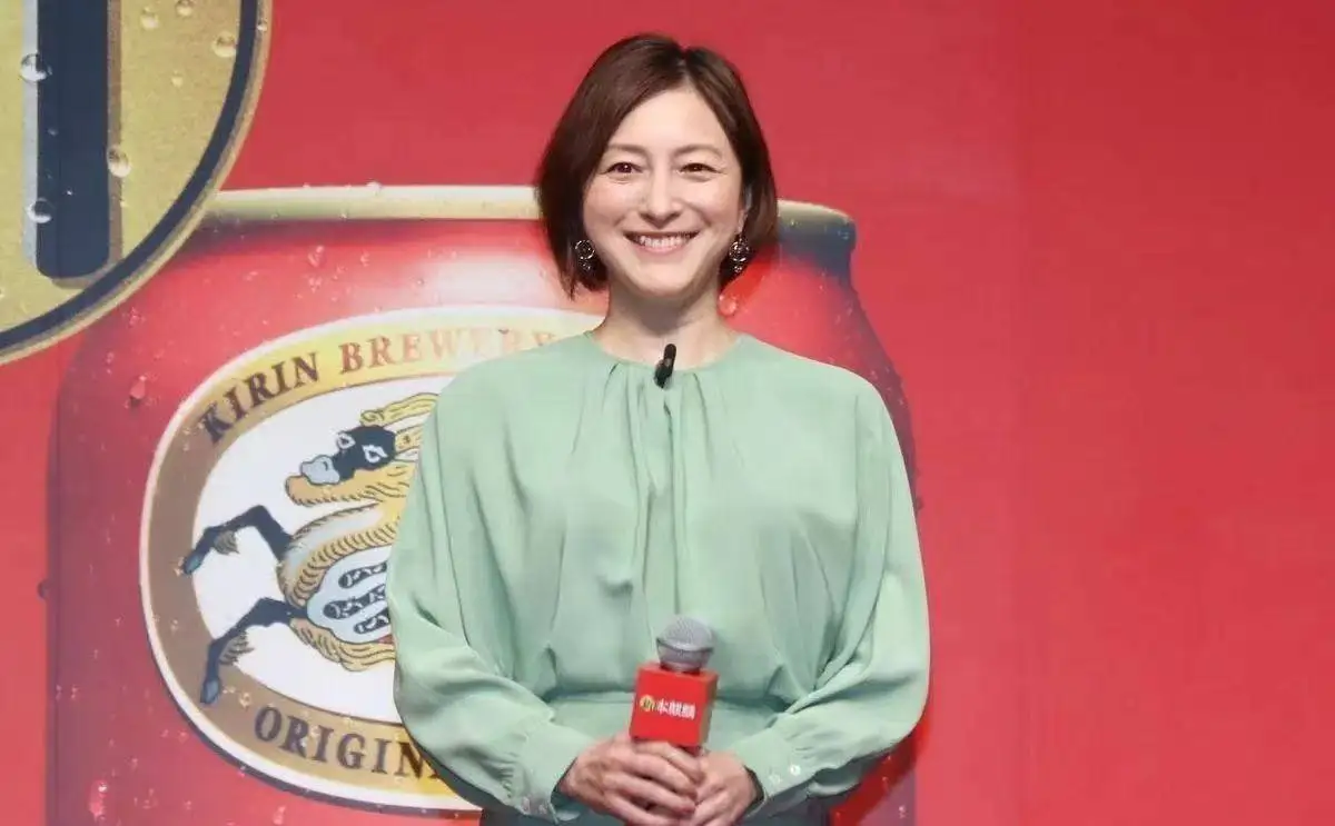 日本国民女神宣布离婚，否认出轨到出轨道歉，最终宣布结束婚姻