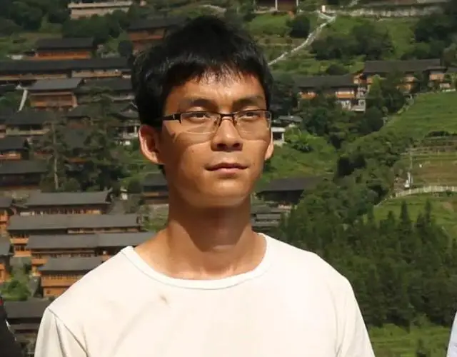 唐尚珺放弃补录后,在老家帮忙干农活,直言或将放弃再战回家务农 唐尚珺放弃补录后,在老家帮忙干农活,直言或将放弃再战回家务农
