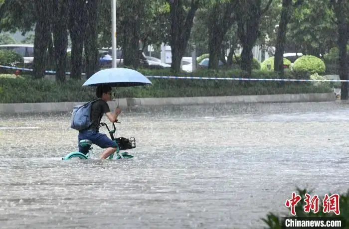 “台风欢送”“遇水则发”？多位明星配文翻车，道歉来了→