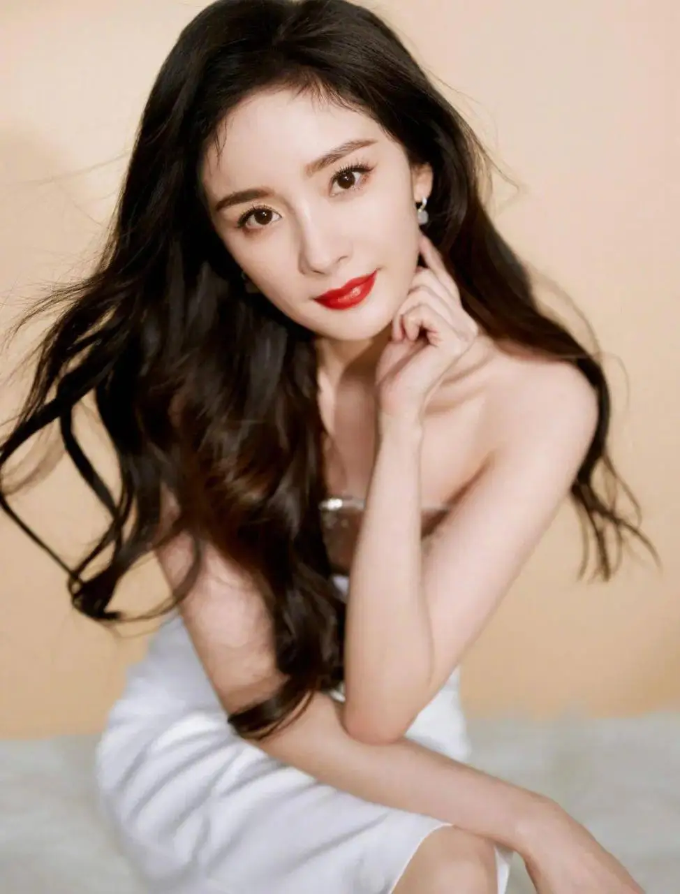 杨幂偷偷见女儿？易烊千玺新电影？刘浩存借王楚然洗白？祝绪丹女二？魏哲鸣资源？