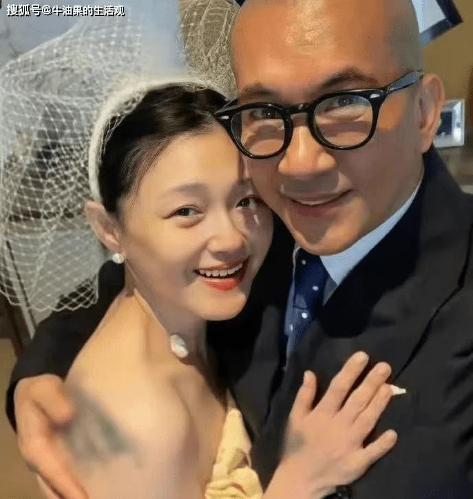 大S和具俊晔20年后重逢画面曝光，女方捂脸娇羞，打脸汪小菲