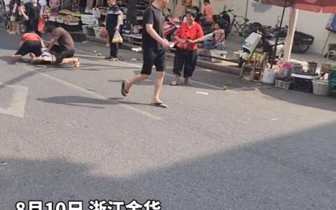 男子边走边撒百元钞票引路人哄抢