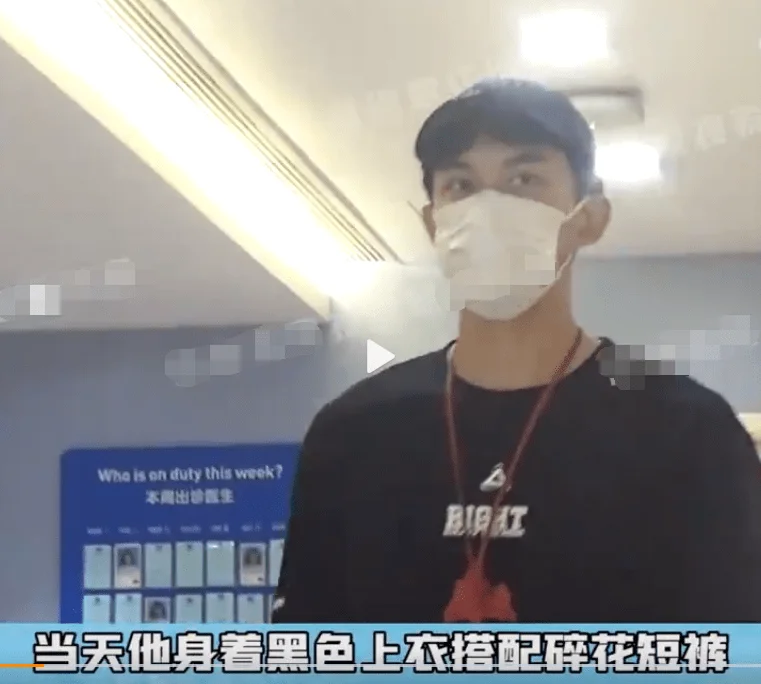 吴磊被拍前往医院就诊 戴帽子口罩十分低调