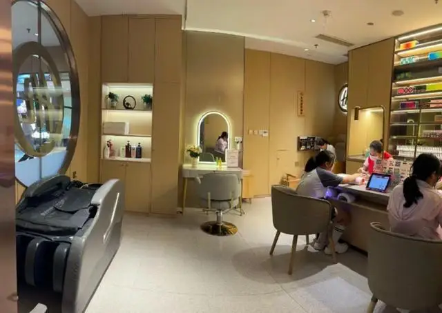 海底捞可以洗头发了?门店:20分钟一位 网友:太卷了,但确实很心动 海底捞可以洗头发了?门店:20分钟一位 网友:太卷了,但确实很心动