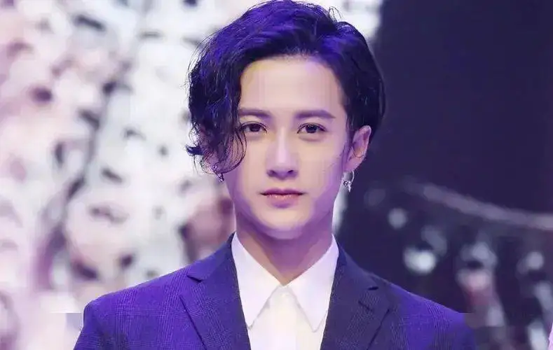 李晨范BB没分手？张子枫真分手？易烊千玺英雄联盟？猎罪图鉴2檀健次？魏大勋秦岚谁强势？影视寒冬过去了？