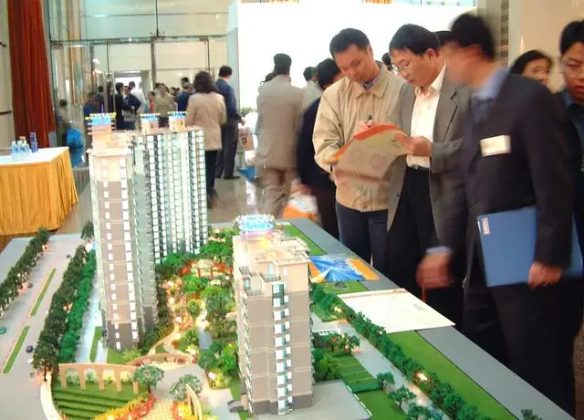 专家：应允许房地产企业降价自救 稳定市场，避免风险