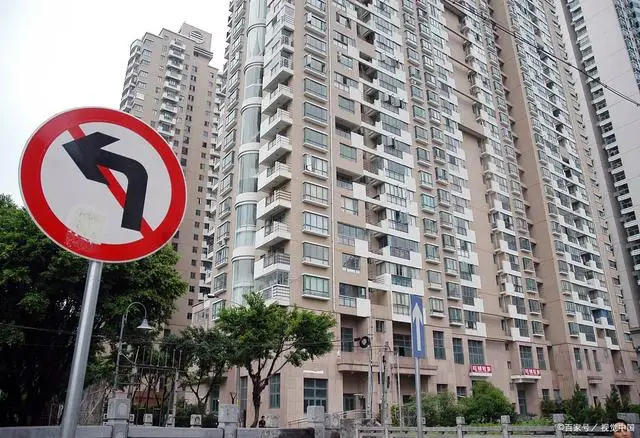专家：应允许房地产企业降价自救 稳定市场，避免风险