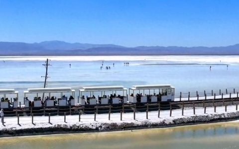 茶卡盐湖现有盐够全国吃70年：储盐量达4.48亿吨！