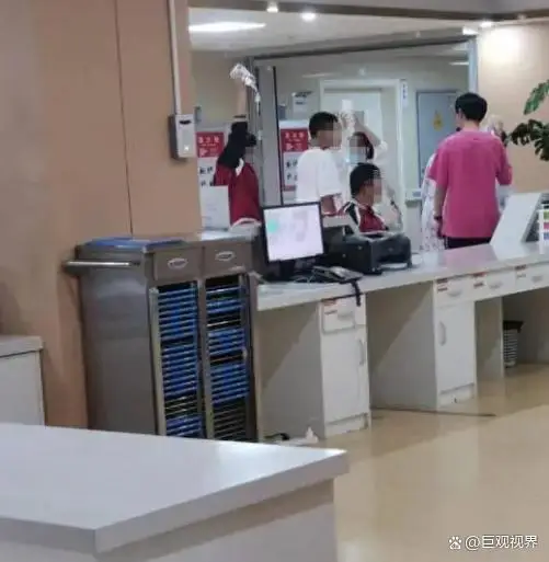 多名学生吃臭鸡腿后送医?教育局回应 多名学生吃臭鸡腿后送医?教育局回应
