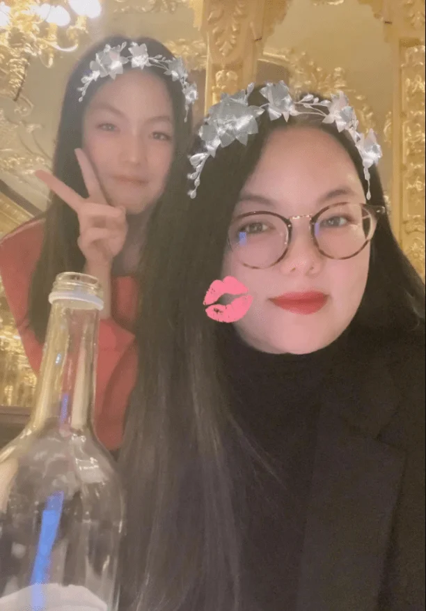 47岁的李湘宣布退休，从女主持人转身的布局，早在23年前就已开始