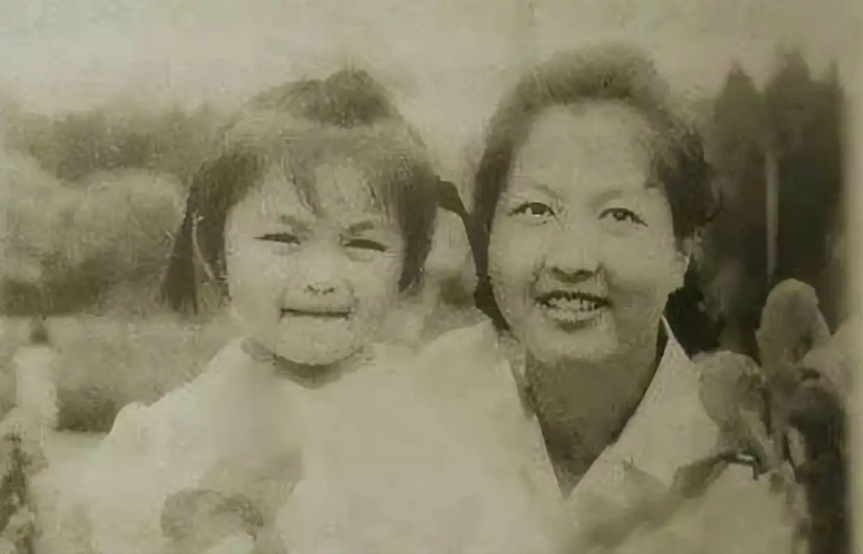 47岁的李湘宣布退休，从女主持人转身的布局，早在23年前就已开始
