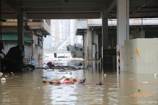 香港极端情况已致110人受伤，官方发布通知，至少维持至今晚12时