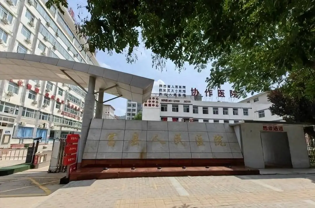 女婴输液后尖叫昏迷成脑萎缩，家长质疑为何院方承担次要责任？