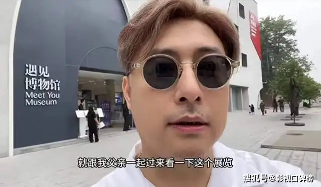 离婚两年的王岳伦形象大变，头发染黄显年轻，网友说与李湘复合吧