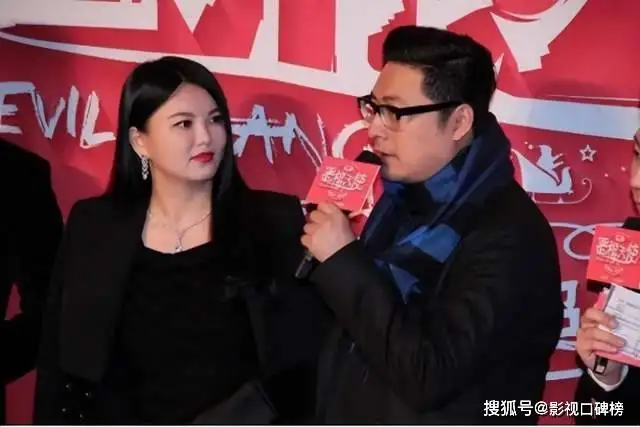 离婚两年的王岳伦形象大变，头发染黄显年轻，网友说与李湘复合吧