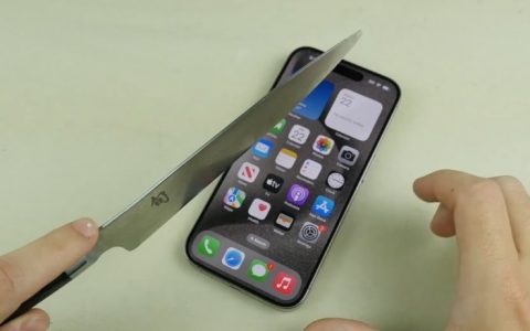 苹果 iPhone 15 Pro 耐用性测试：钛合金更容易出现划痕